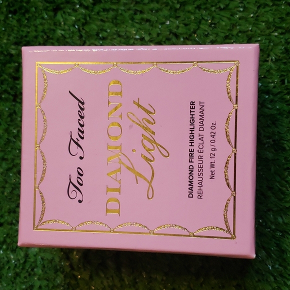 Too Faced Diamond light highlighter - Picture 2 of 5